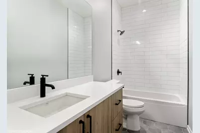648 E Bowen Avenue #3, Chicago, IL 60653 - Photo 9