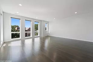 648 E Bowen Ave, Chicago, IL 60653 - Photo 5