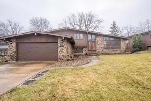 9039 Windsor Dr, Palos Hills, IL 60465 - Photo 1