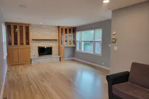 1001 E Callero Cir, Mount Prospect, IL 60056 - Photo 7
