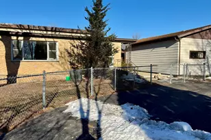 304 E Hawthorne Dr, Round Lake Beach, IL 60073 - Photo 3