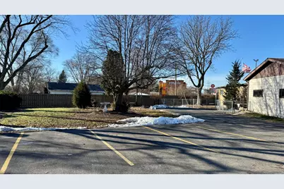 304 E Hawthorne Drive #304, Round Lake Beach, IL 60073 - Photo 5