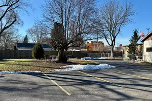 304 E Hawthorne Dr, Round Lake Beach, IL 60073 - Photo 5