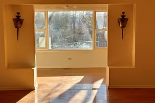 304 E Hawthorne Dr, Round Lake Beach, IL 60073 - Photo 9