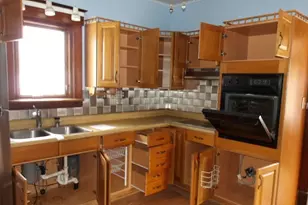 306 S Oakwood St, Oakwood, IL 61858 - Photo 5