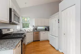 724 Wildflower Cir, Naperville, IL 60540 - Photo 9