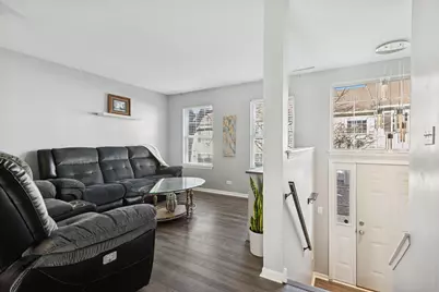 307 E Victoria Circle, North Aurora, IL 60542 - Photo 3