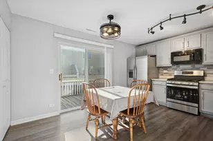 307 E Victoria Cir, North Aurora, IL 60542 - Photo 9