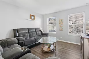 307 E Victoria Cir, North Aurora, IL 60542 - Photo 5