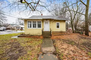 551 McHenry Ave, Woodstock, IL 60098 - Photo 1