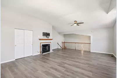 615 Grosse Pointe Circle #12-7, Vernon Hills, IL 60061 - Photo 5