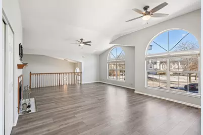 615 Grosse Pointe Circle #12-7, Vernon Hills, IL 60061 - Photo 3