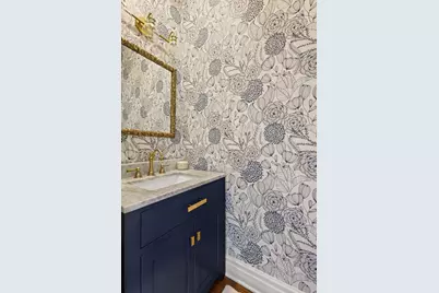 227 W Goethe Street, Chicago, IL 60610 - Photo 11