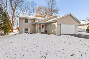 117 SW Benedict Dr, Poplar Grove, IL 61065 - Photo 1
