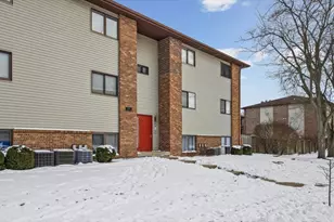 1916 Tracy Dr, Bloomington, IL 61704 - Photo 3