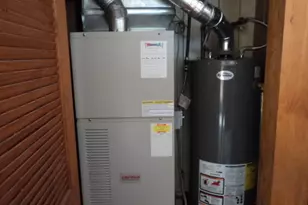 7711 W 82nd St, Bridgeview, IL 60455 - Photo 9