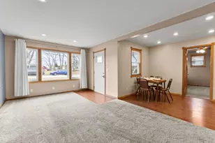 8555 S 79th Ave, Justice, IL 60458 - Photo 9