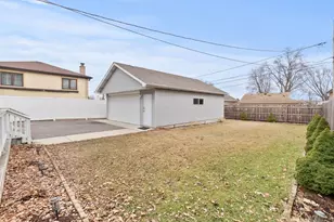 8555 S 79th Ave, Justice, IL 60458 - Photo 7