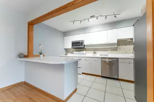 810 E Old Willow Rd, Prospect Heights, IL 60070 - Photo 3