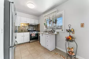 38 W Altgeld Ave, Glendale Heights, IL 60139 - Photo 9