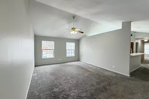 1202 Ballantrae Pl, Mundelein, IL 60060 - Photo 3