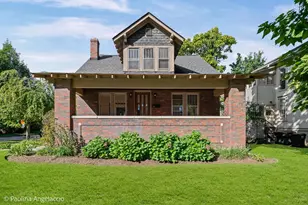 418 S Hough St, Barrington, IL 60010 - Photo 1