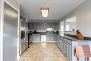 313 Jackson St, Park Forest, IL 60466 - Photo 5