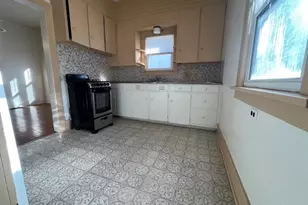 519 E Empire St, Freeport, IL 61032 - Photo 5