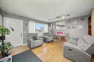 84 E Rickard Dr, Oswego, IL 60543 - Photo 3