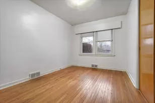 7 Walker Dr, Bloomington, IL 61701 - Photo 9