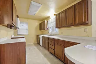 7 Walker Dr, Bloomington, IL 61701 - Photo 7