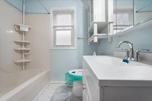 7 Walker Dr, Bloomington, IL 61701 - Photo 5