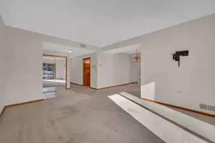 6413 Pine Trail Ln, Tinley Park, IL 60477 - Photo 5