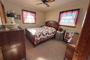 918 E Le Fevre Ave, Gibson City, IL 60936 - Photo 9