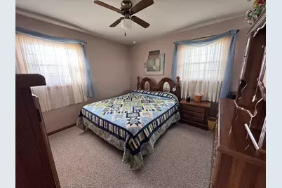 918 E Lefevre Avenue, Gibson City, IL 60936 - Photo 11