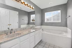 4781 Highwood Ln, Lake in the Hills, IL 60156 - Photo 15