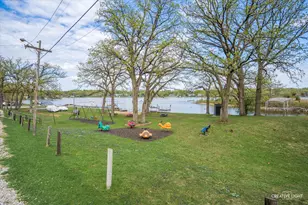 4520 W Shore Dr, Wonder Lake, IL 60097 - Photo 3