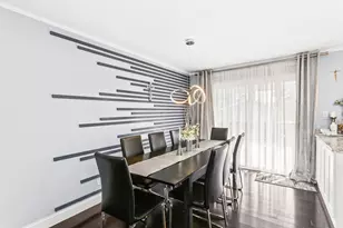 1585 W Oakmont Rd, Hoffman Estates, IL 60169 - Photo 5