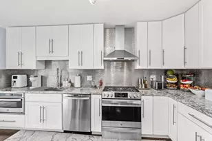 1585 W Oakmont Rd, Hoffman Estates, IL 60169 - Photo 3