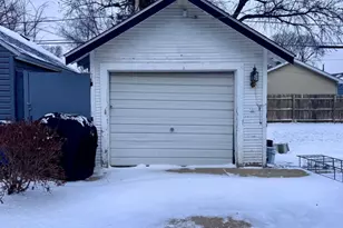 807 Spruce St, Aurora, IL 60506 - Photo 17