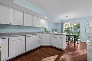 1320 Georgetown Dr, Batavia, IL 60510 - Photo 9