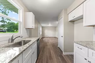 1450 Winter Dr, Freeport, IL 61032 - Photo 9