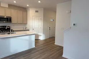 302 Kingsport Dr, South Elgin, IL 60177 - Photo 5