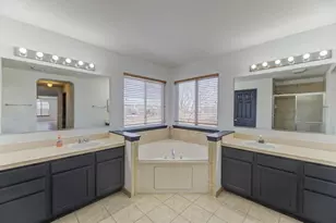 5610 Heartland Ct, Carpentersville, IL 60110 - Photo 39