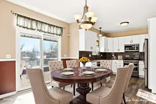 443 E Stockton Ct, Round Lake Beach, IL 60073 - Photo 3