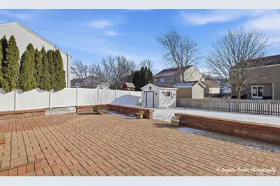 443 E Stockton Court, Round Lake Beach, IL 60073 - Photo 5