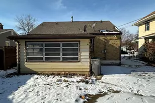 513 Cookane Ave, Elgin, IL 60120 - Photo 3