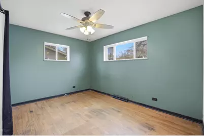 706 W James Avenue, Villa Park, IL 60181 - Photo 9