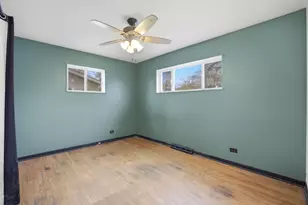 706 W James Ave, Villa Park, IL 60181 - Photo 9