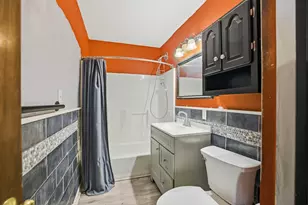 706 W James Ave, Villa Park, IL 60181 - Photo 11